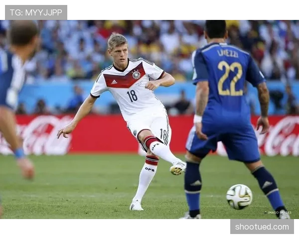 克罗斯精准直塞撕开防线助攻，本赛季角色转变提升进攻影响力