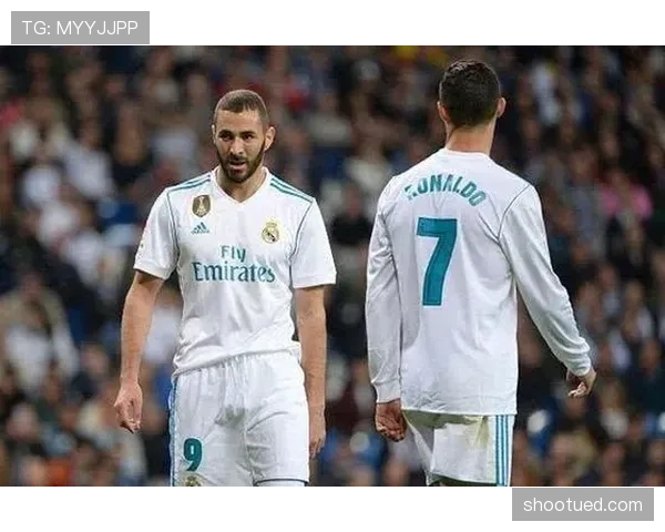 伊布与本泽马锋线角色演变中的射门模式分化